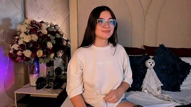 Snapshot of CamilaSofiia chatting on 10/18/25, 07:36 CamilaSofiia online show from 10/18/25, 07:36