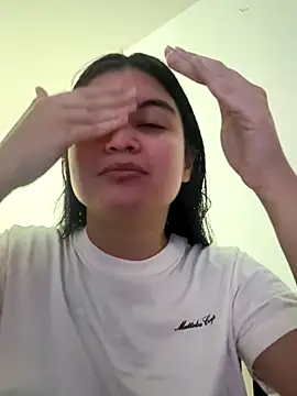 Snapshot of CamilaSofiia chatting on 12/17/25, 12:27 CamilaSofiia online show from 12/17/25, 12:27