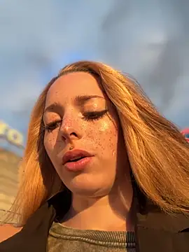 LoraaDoll online show from 09/18/25, 03:36