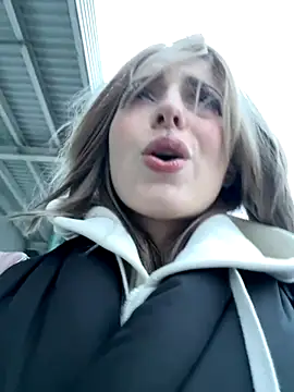 LoraaDoll online show from 10/27/25, 01:48