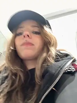 LoraaDoll online show from 11/13/25, 03:33