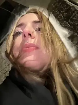 LoraaDoll online show from 11/24/25, 03:56