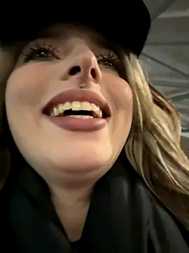 LoraaDoll online show from 11/28/25, 03:04