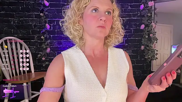 Snapshot of AmberJade_AmJ chatting on 03/13/25, 12:05 AmberJade AmJ online show from 03/13/25, 12:05