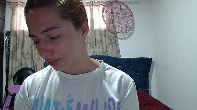 Snapshot of Kate_lorens9 chatting on 09/22/25, 12:18 Kate lorens9 online show from 09/22/25, 12:18