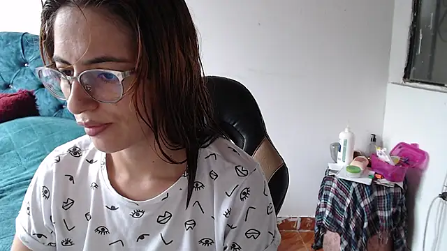 Kate lorens9 online show from 04/13/26, 04:23