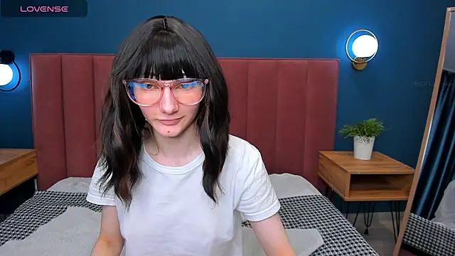 Snapshot of Lili_flowerr chatting on 03/11/25, 08:20 Lili flowerr online show from 03/11/25, 08:20