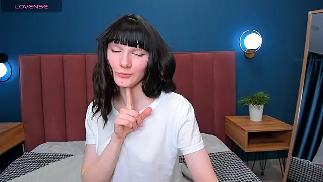 Snapshot of Lili_flowerr chatting on 03/12/25, 03:02 Lili flowerr online show from 03/12/25, 03:02