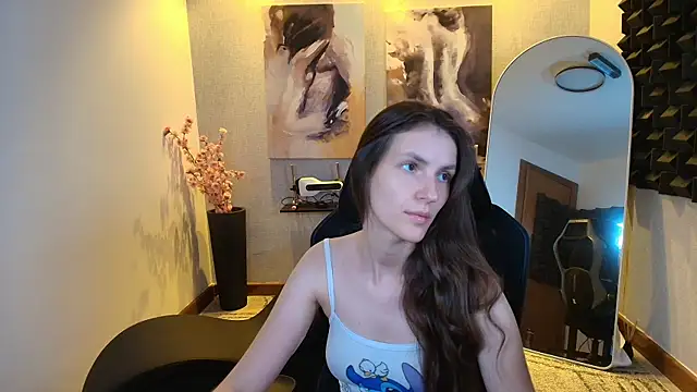 Snapshot of upssnowy chatting on 09/25/25, 11:30 upssnowy online show from 09/25/25, 11:30