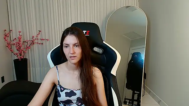 Snapshot of upssnowy chatting on 10/10/25, 05:12 upssnowy online show from 10/10/25, 05:12