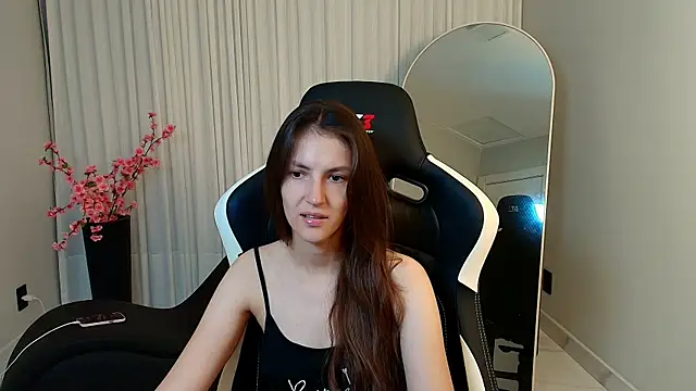 Snapshot of upssnowy chatting on 10/17/25, 09:28 upssnowy online show from 10/17/25, 09:28