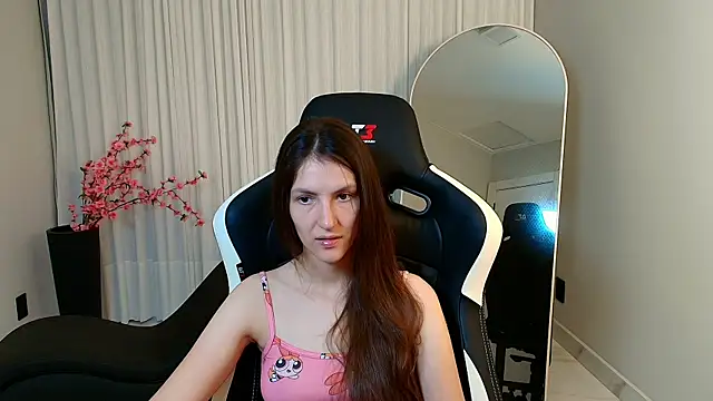 Snapshot of upssnowy chatting on 10/22/25, 05:45 upssnowy online show from 10/22/25, 05:45