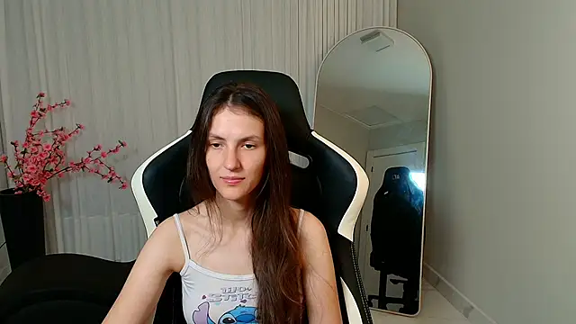 Snapshot of upssnowy chatting on 11/01/25, 09:17 upssnowy online show from 11/01/25, 09:17