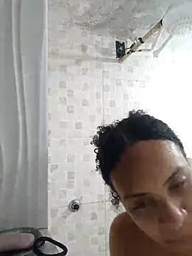 Julia Pretinha online show from 09/10/25, 01:38