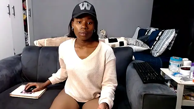 LongPussyLipsxx online show from 12/22/25, 07:55