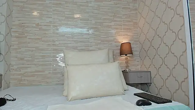 ZoeSmitth online show from 01/30/25, 12:06