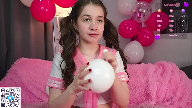 AmiLewis online show from 03/13/25, 07:42