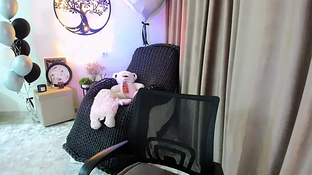 worldofkim online show from 04/01/26, 03:09