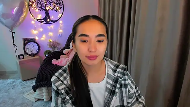 worldofkim online show from 04/08/26, 03:56