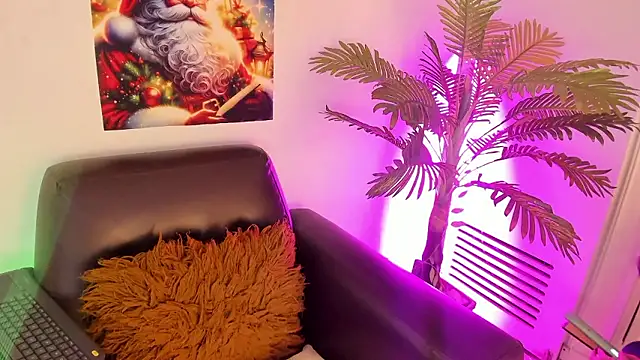 Miia Thompsonn online show from 12/06/24, 03:08