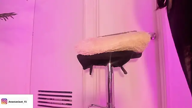 Miia Thompsonn online show from 02/27/25, 06:07