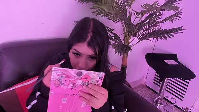 Miia Thompsonn online show from 03/19/25, 03:20