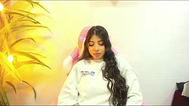 Miia Thompsonn online show from 10/12/25, 04:17