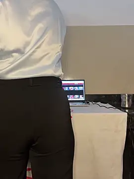 Snapshot of Miss__Malaika chatting on 12/21/24, 06:52 Miss Malaika online show from 12/21/24, 06:52