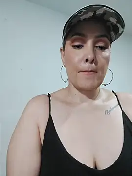 Miss Agatha online show from 04/17/26, 12:13