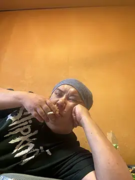 Snapshot of punk0805 chatting on 09/29/25, 06:18 punk0805 online show from 09/29/25, 06:18