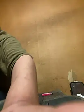 Snapshot of punk0805 chatting on 10/13/25, 01:55 punk0805 online show from 10/13/25, 01:55