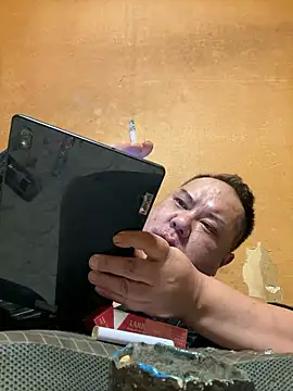 Snapshot of punk0805 chatting on 10/20/25, 11:54 punk0805 online show from 10/20/25, 11:54