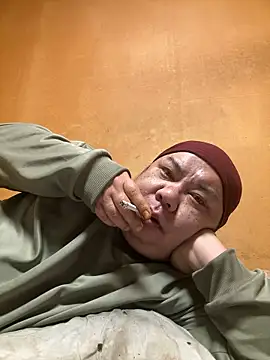 Snapshot of punk0805 chatting on 12/18/25, 04:02 punk0805 online show from 12/18/25, 04:02