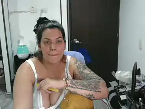 CarolinaRincon online show from 03/12/25, 12:10