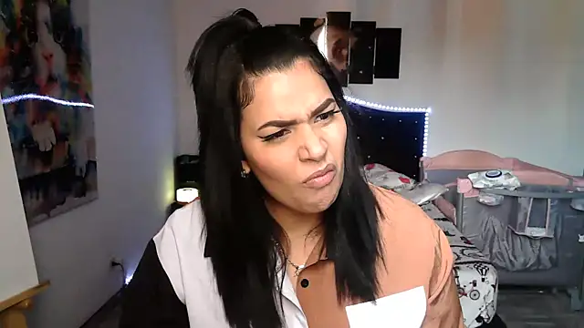 CarolinaRincon online show from 10/01/25, 09:21