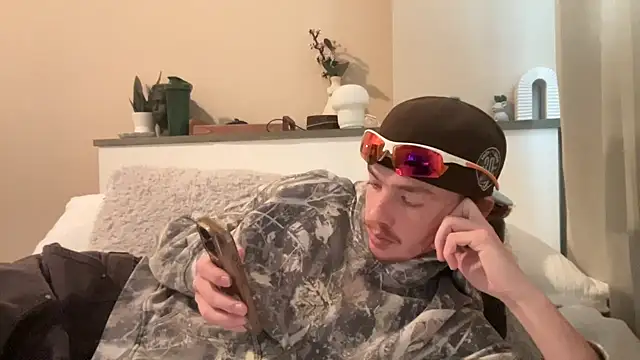 younghungginger online show from 12/01/24, 08:42