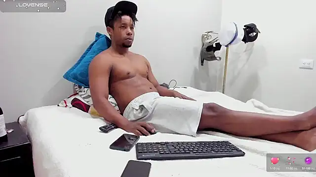 AlejoKhalifa  online show from 09/23/25, 10:13