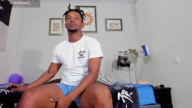 AlejoKhalifa  online show from 11/05/25, 09:20