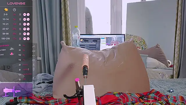 Snapshot of Meukotis chatting on 10/11/25, 11:20 Meukotis online show from 10/11/25, 11:20