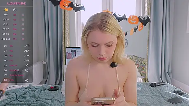 Snapshot of Meukotis chatting on 10/29/25, 07:54 Meukotis online show from 10/29/25, 07:54