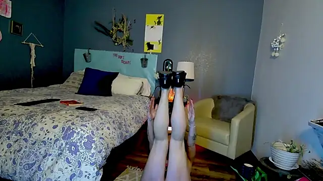 Snapshot of Glamazonx chatting on 01/12/25, 02:45 Glamazonx online show from 01/12/25, 02:45