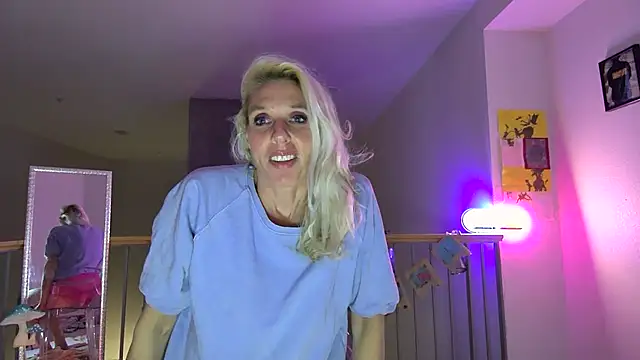 Snapshot of Glamazonx chatting on 02/02/25, 05:32 Glamazonx online show from 02/02/25, 05:32