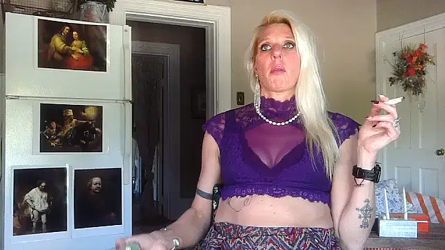 Snapshot of Glamazonx chatting on 10/17/25, 10:34 Glamazonx online show from 10/17/25, 10:34