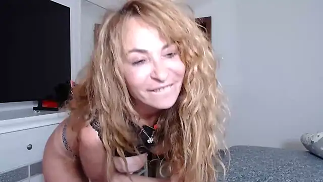 LadyyEvolet online show from 05/19/26, 04:13