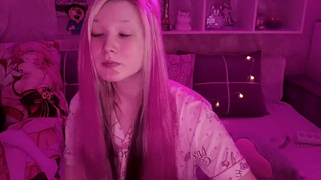 MeowkaKitty online show from 04/06/26, 01:47