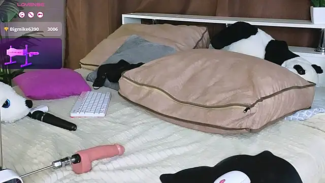 Snapshot of Britney_Lynch chatting on 02/27/25, 03:25 Britney Lynch online show from 02/27/25, 03:25