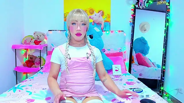 Snapshot of Candy_Candy__ chatting on 10/24/25, 09:33 Candy Candy online show from 10/24/25, 09:33