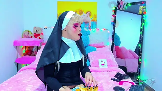 Snapshot of Candy_Candy__ chatting on 10/31/25, 10:44 Candy Candy online show from 10/31/25, 10:44