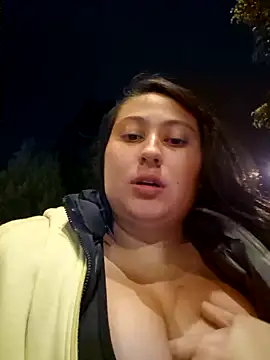 Snapshot of Celeem_ chatting on 12/24/24, 04:11 Celeem online show from 12/24/24, 04:11