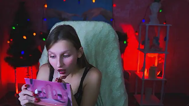 EllaHorton online show from 12/05/24, 05:06